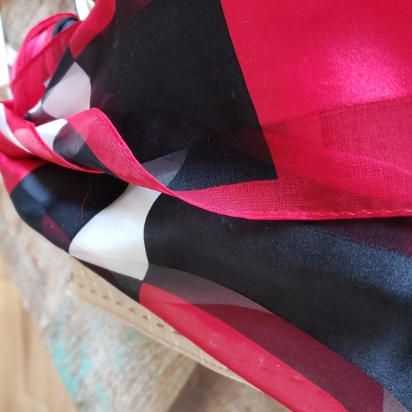 ADRIENNE VITTADINI Vintage red, white, black Printed Silk Scarf. EUC - Picture 5 of 9